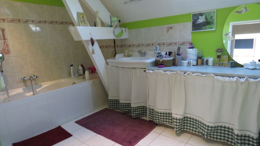 A VENDRE EXCIDEUIL RENOVATION REUSSIE POUR CETTE BATISSE DE 170M² AVEC JARDIN D'AGREMENT DANS JOLI VILLAGE