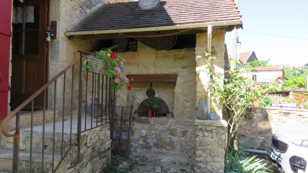 A VENDRE EXCIDEUIL RENOVATION REUSSIE POUR CETTE BATISSE DE 170M² AVEC JARDIN D'AGREMENT DANS JOLI VILLAGE