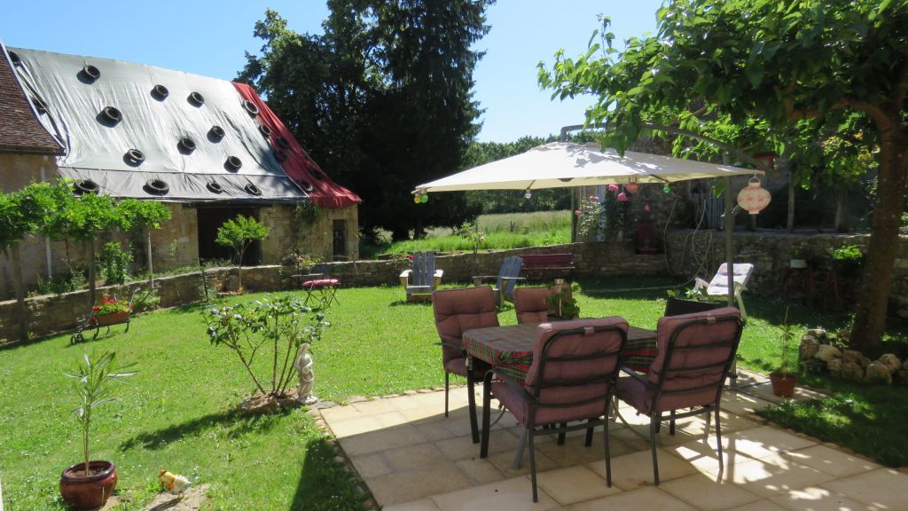 A VENDRE EXCIDEUIL RENOVATION REUSSIE POUR CETTE BATISSE DE 170M² AVEC JARDIN D'AGREMENT DANS JOLI VILLAGE