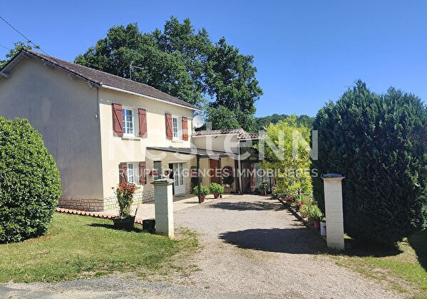 Vente par agence immobiliere à Sarrazac (24800)
