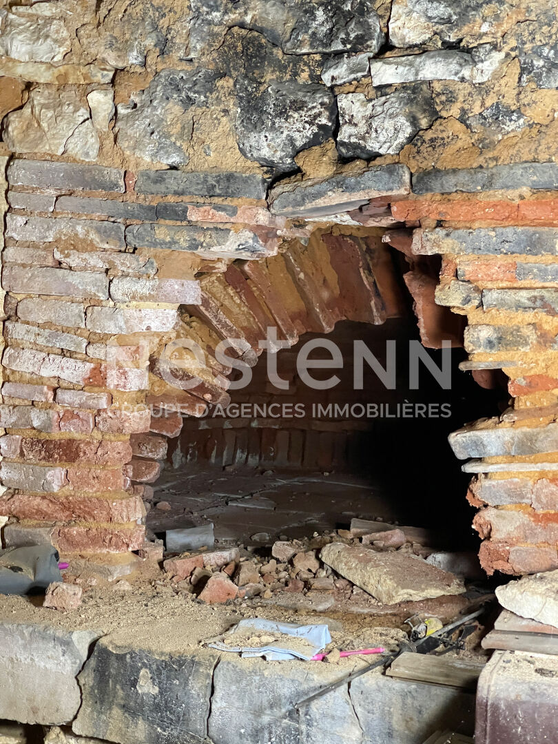 Maison en pierres du XVII siécle dans petit hameau proche Sorges