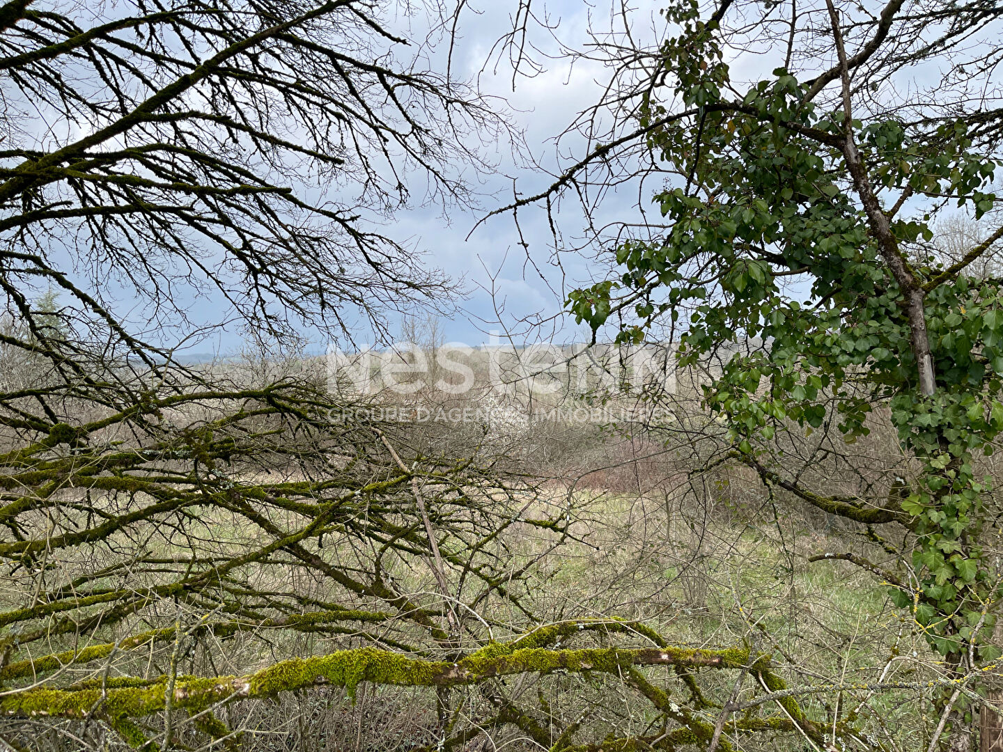 Maison en pierres du XVII siécle dans petit hameau proche Sorges