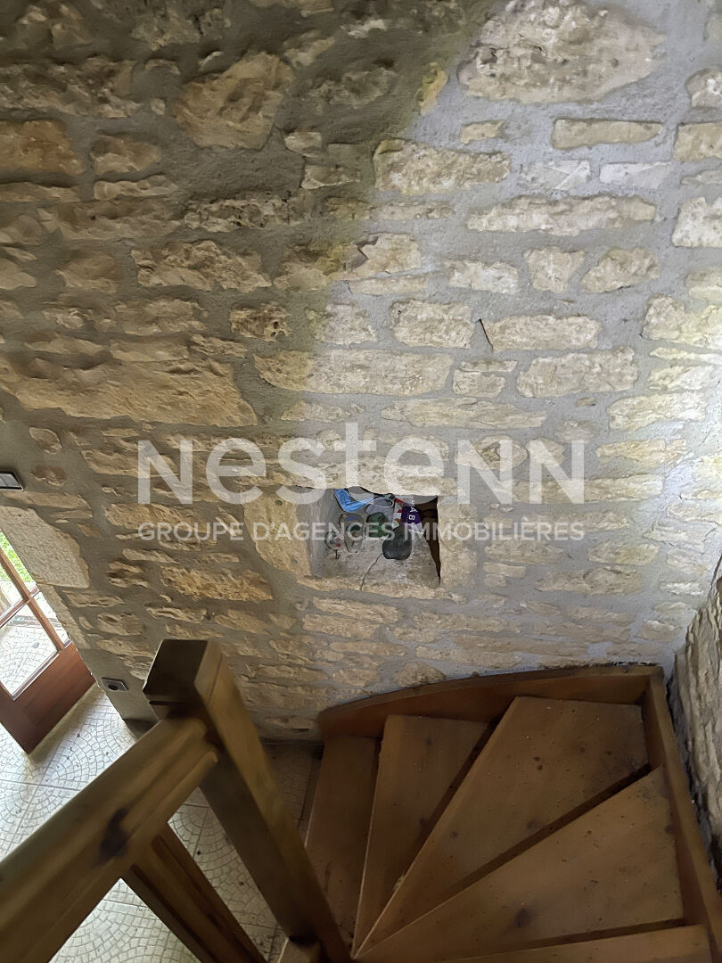 Maison en pierres du XVII siécle dans petit hameau proche Sorges