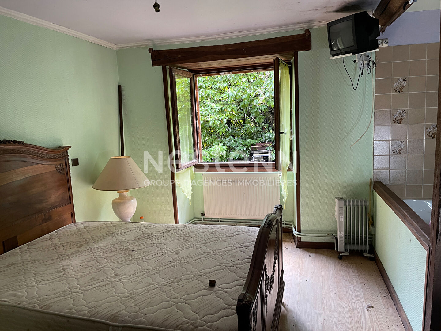 Maison en pierres du XVII siécle dans petit hameau proche Sorges