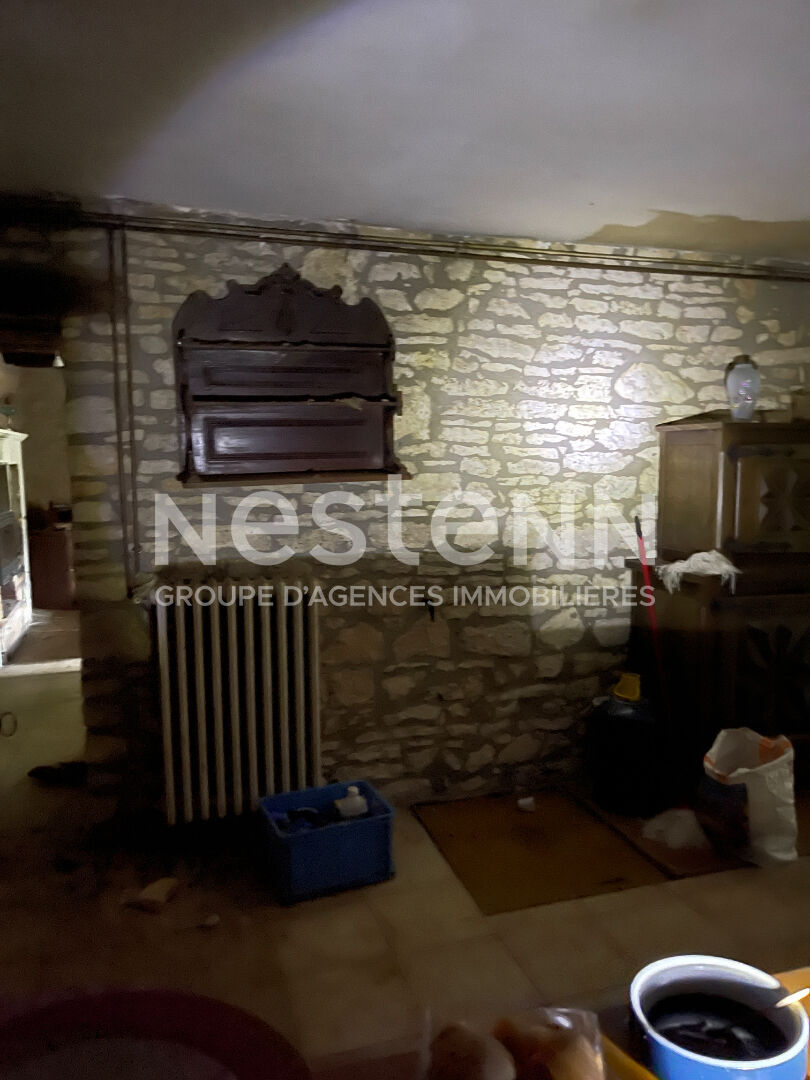 Maison en pierres du XVII siécle dans petit hameau proche Sorges