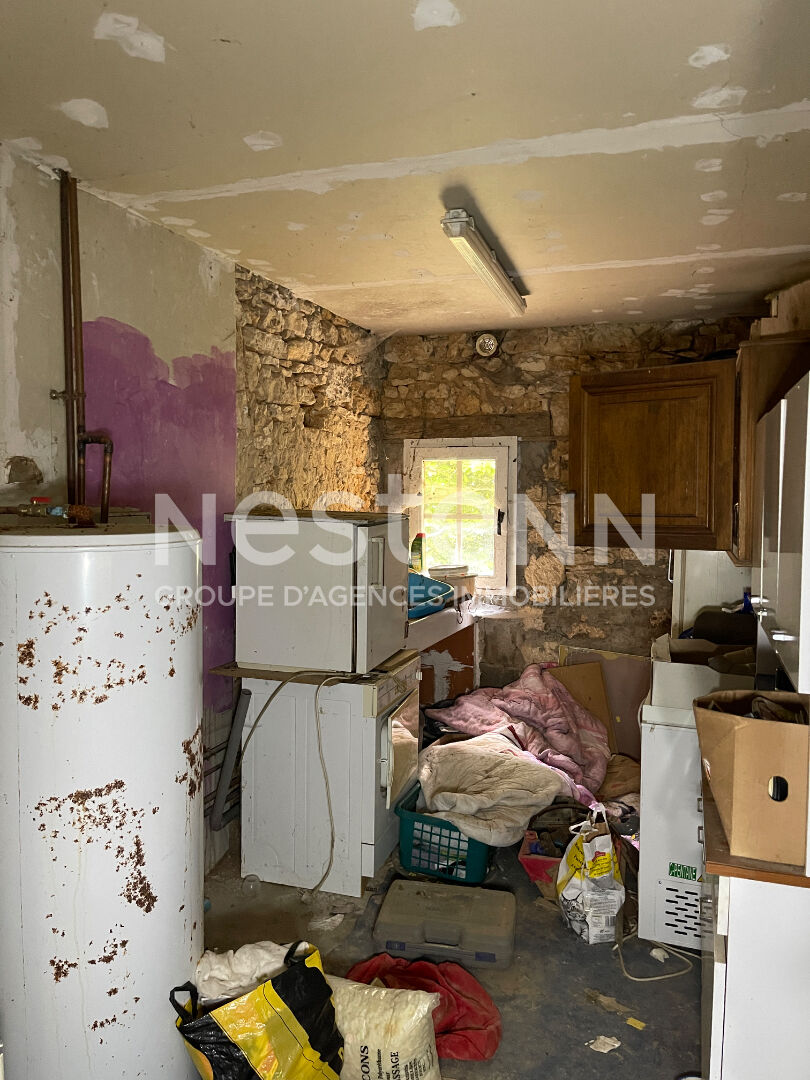 Maison en pierres du XVII siécle dans petit hameau proche Sorges