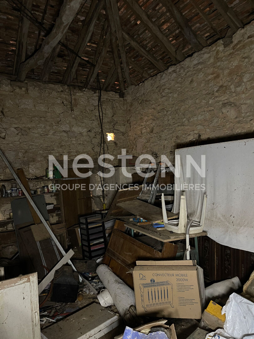 Maison en pierres du XVII siécle dans petit hameau proche Sorges