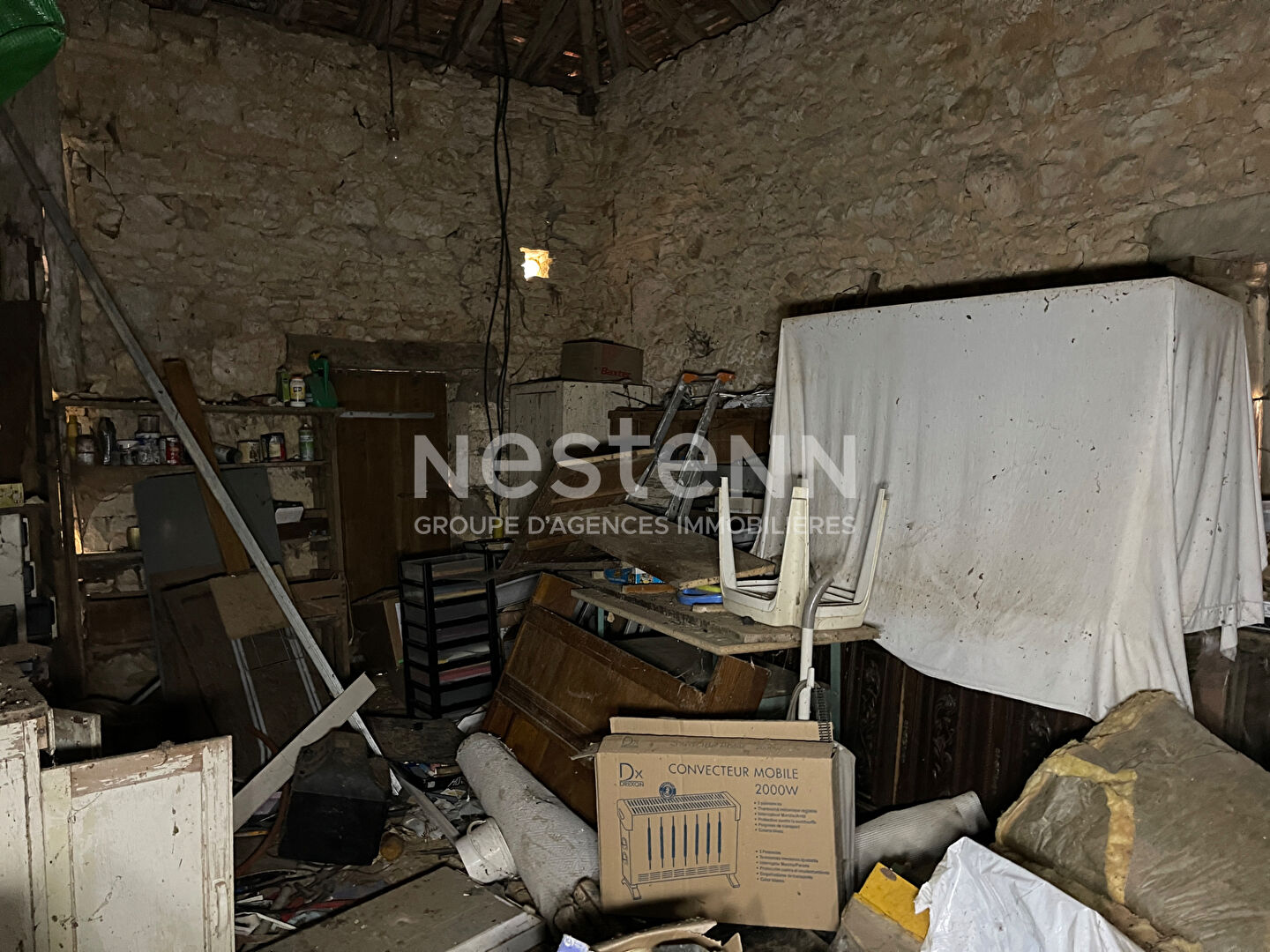 Maison en pierres du XVII siécle dans petit hameau proche Sorges