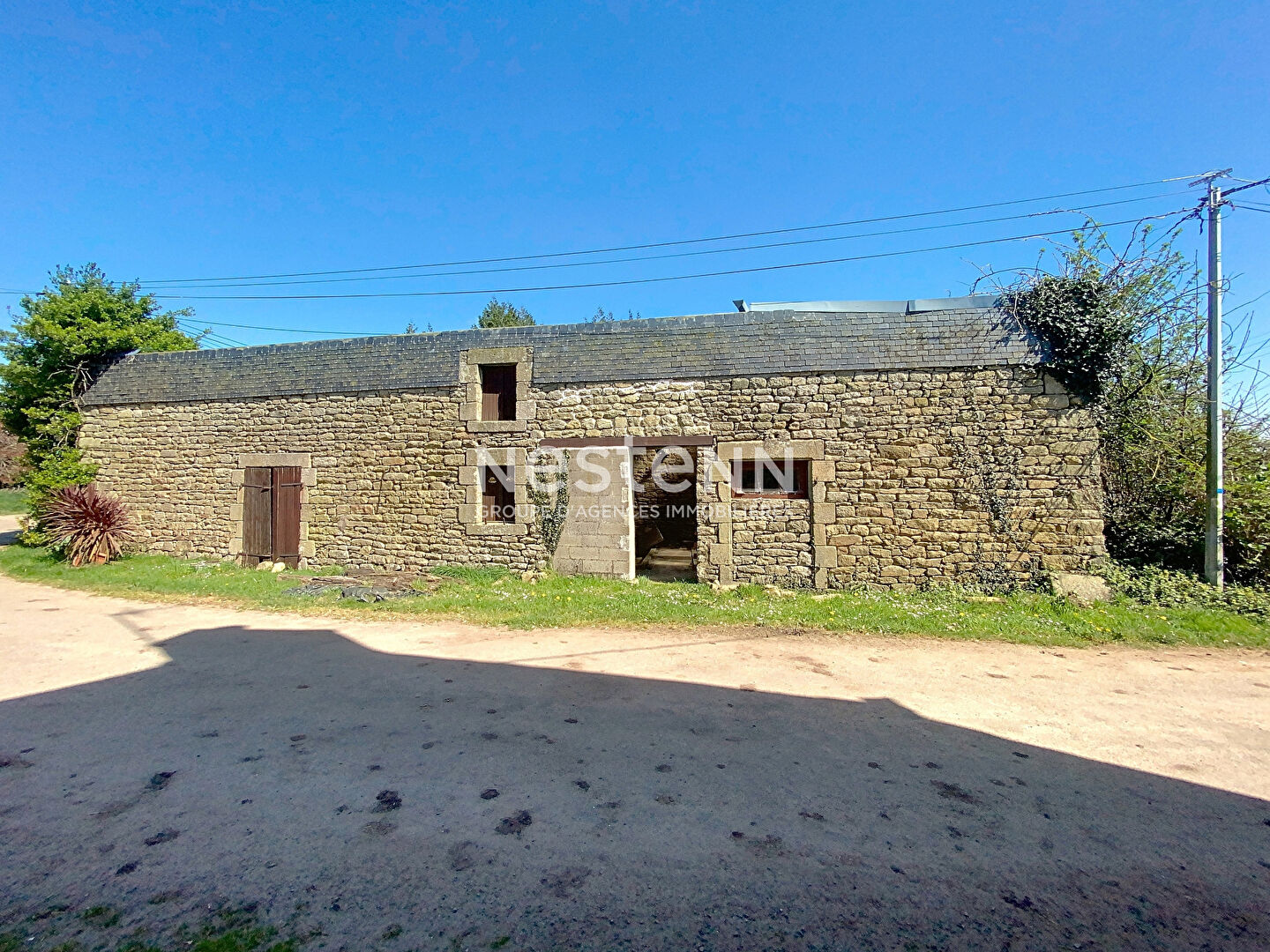 Grande Propriété avec dépendances sur près de 6800m² à St Thurien