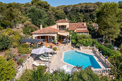 Vente par agence immobiliere à Valbonne (06560)