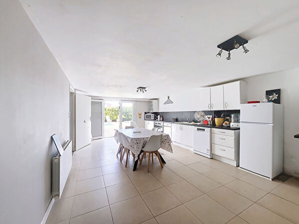 Vente par agence immobiliere au gua (17600)