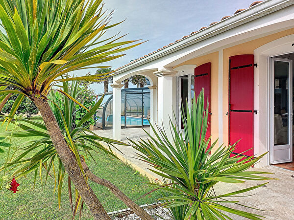Vente par agence immobiliere au gua (17600)