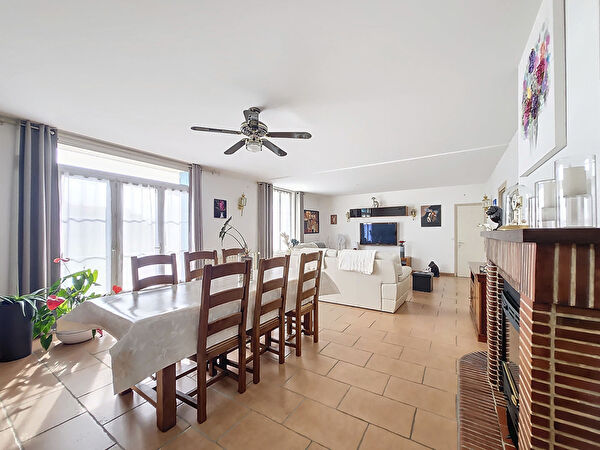 Vente par agence immobiliere au gua (17600)