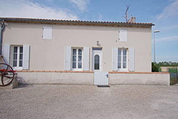 Vente local-professionnel au gua (17600)