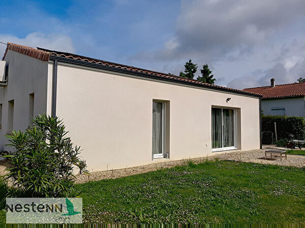 Vente par agence immobiliere au gua (17600)