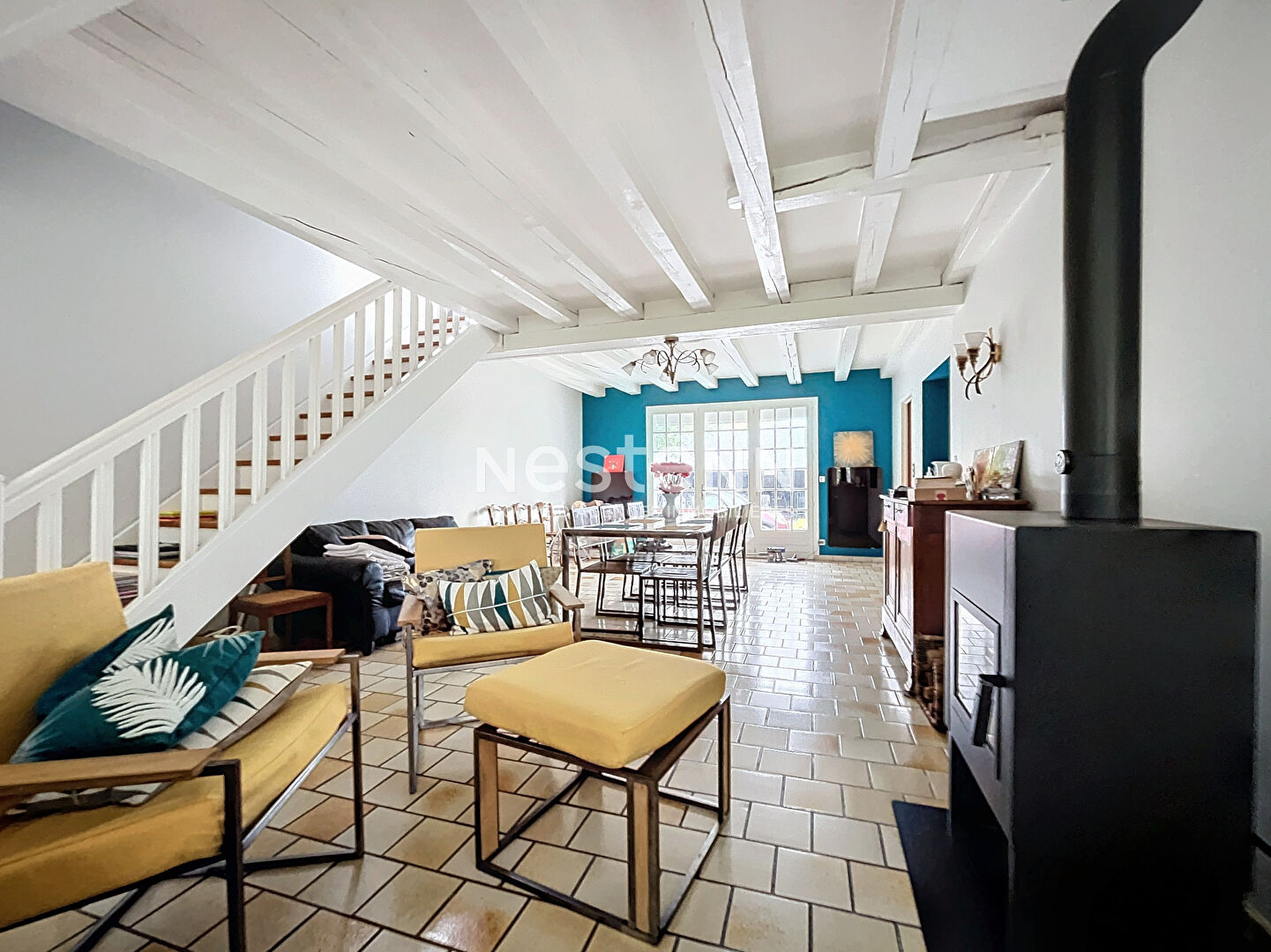 À Vendre - Maison traditionnelle de 162 m² avec trois chambres et bureau sur terrain de 3770 m², à Rives-du-Loir-en-Anjou, Proche d'Angers