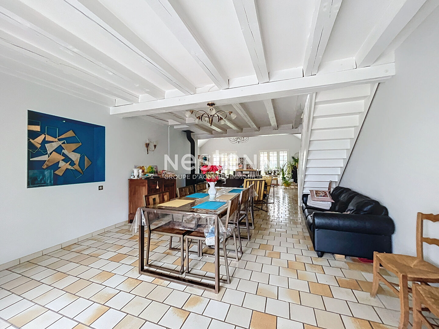À Vendre - Maison traditionnelle de 162 m² avec trois chambres et bureau sur terrain de 3770 m², à Rives-du-Loir-en-Anjou, Proche d'Angers