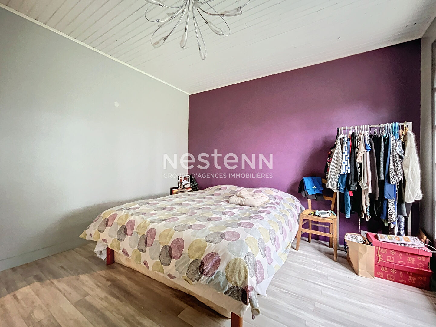 À Vendre - Maison traditionnelle de 162 m² avec trois chambres et bureau sur terrain de 3770 m², à Rives-du-Loir-en-Anjou, Proche d'Angers