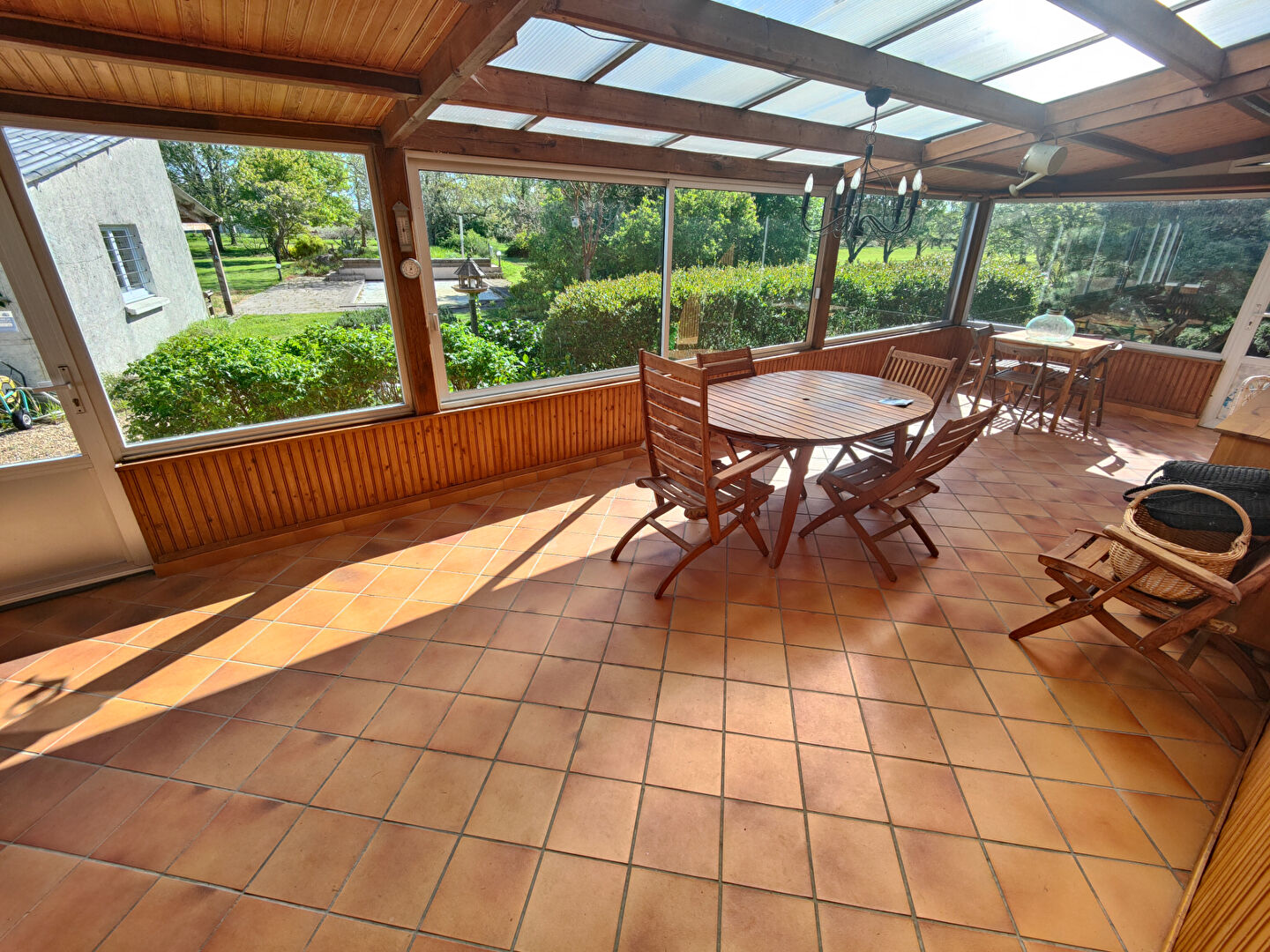 Maison familiale sur plus de 1,6 hectare avec piscine ? Verrières-en-Anjou (49) Cadre verdoyant ? Grand terrain ? À 15 min d'Angers