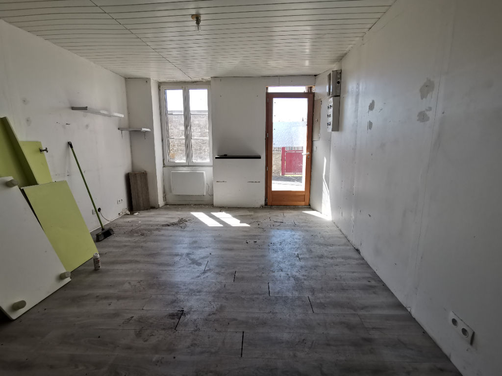 Maison de ville à fort potentiels à remettre en état