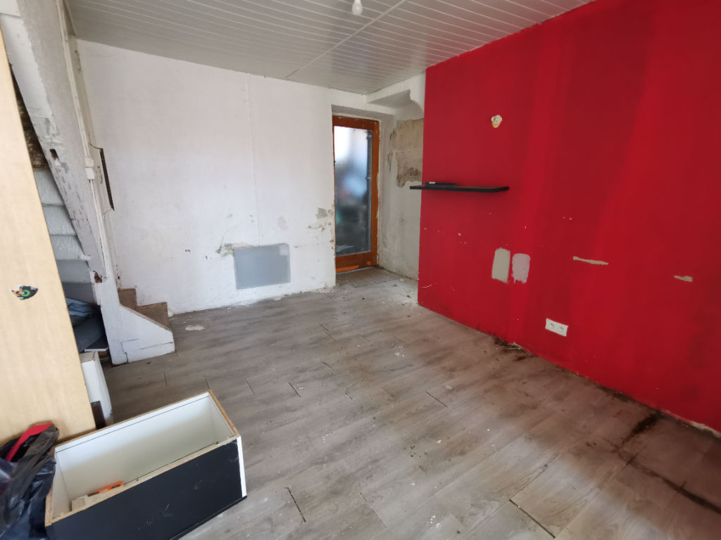 Maison de ville à fort potentiels à remettre en état