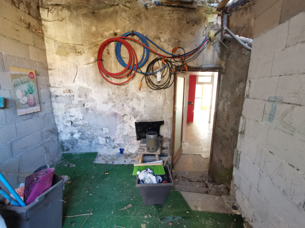 Maison de ville à fort potentiels à remettre en état