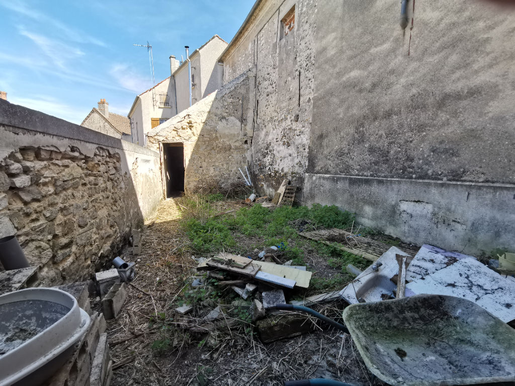 Maison de ville à fort potentiels à remettre en état