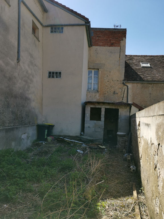 Maison de ville à fort potentiels à remettre en état