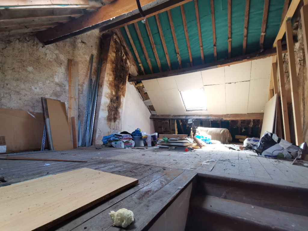 Maison de ville à fort potentiels à remettre en état