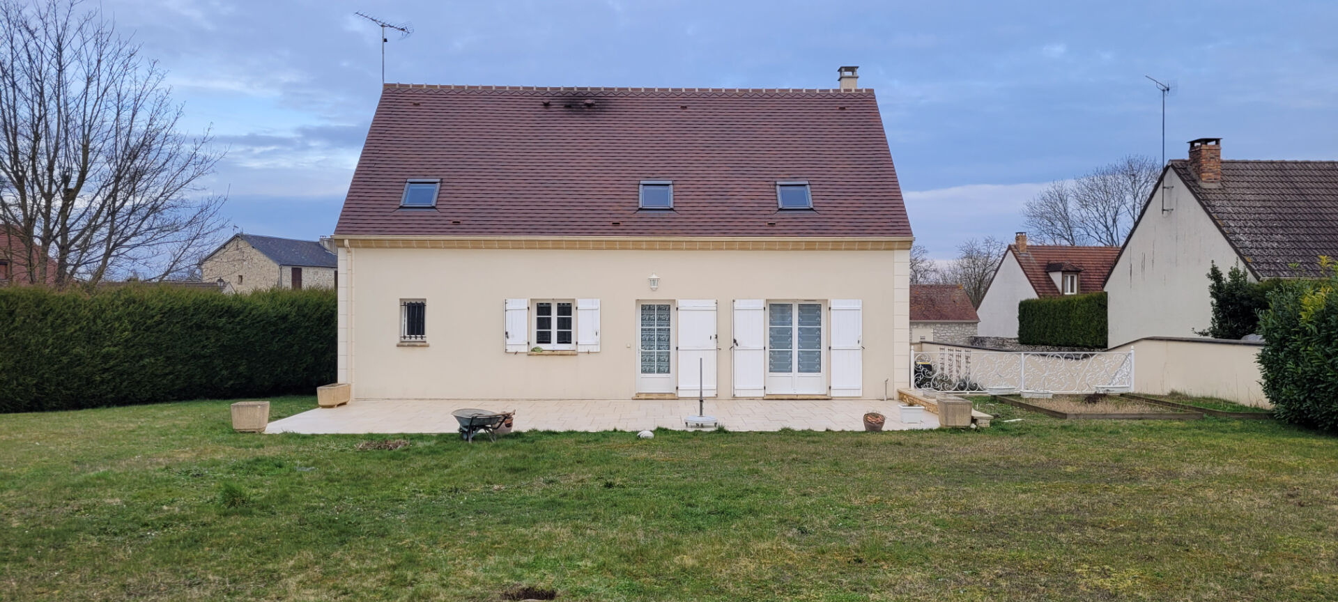 Pavillon indépendant sur sous sol total, habitable de plain-pied proche Crépy-En-Valois