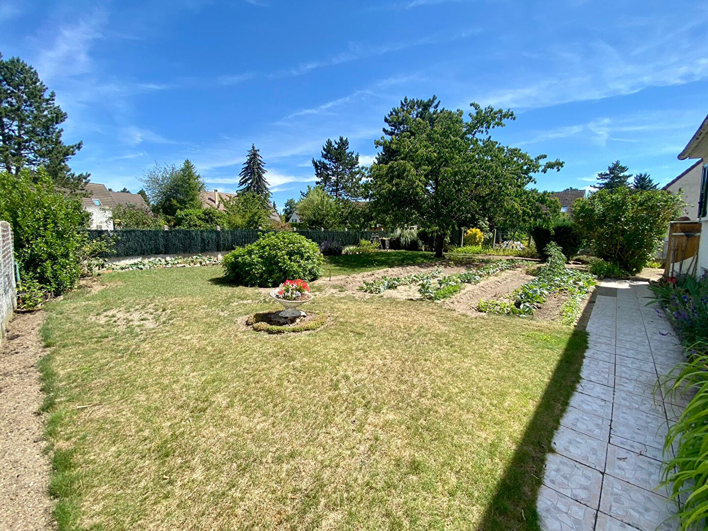 Charmant pavillon indépendant sur sous-sol total situé dans un secteur recherché de SOISSONS