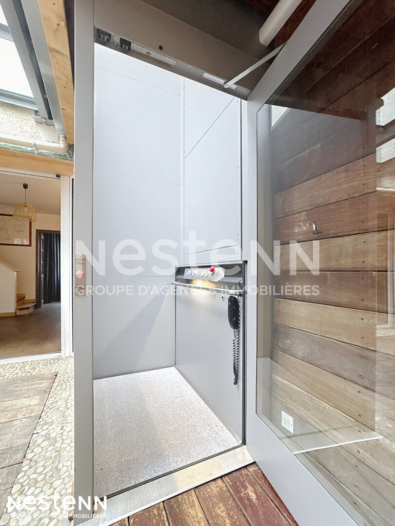 Vente local / maison de 158.23 m² avec ascenseur au coeur du village de Gruissan