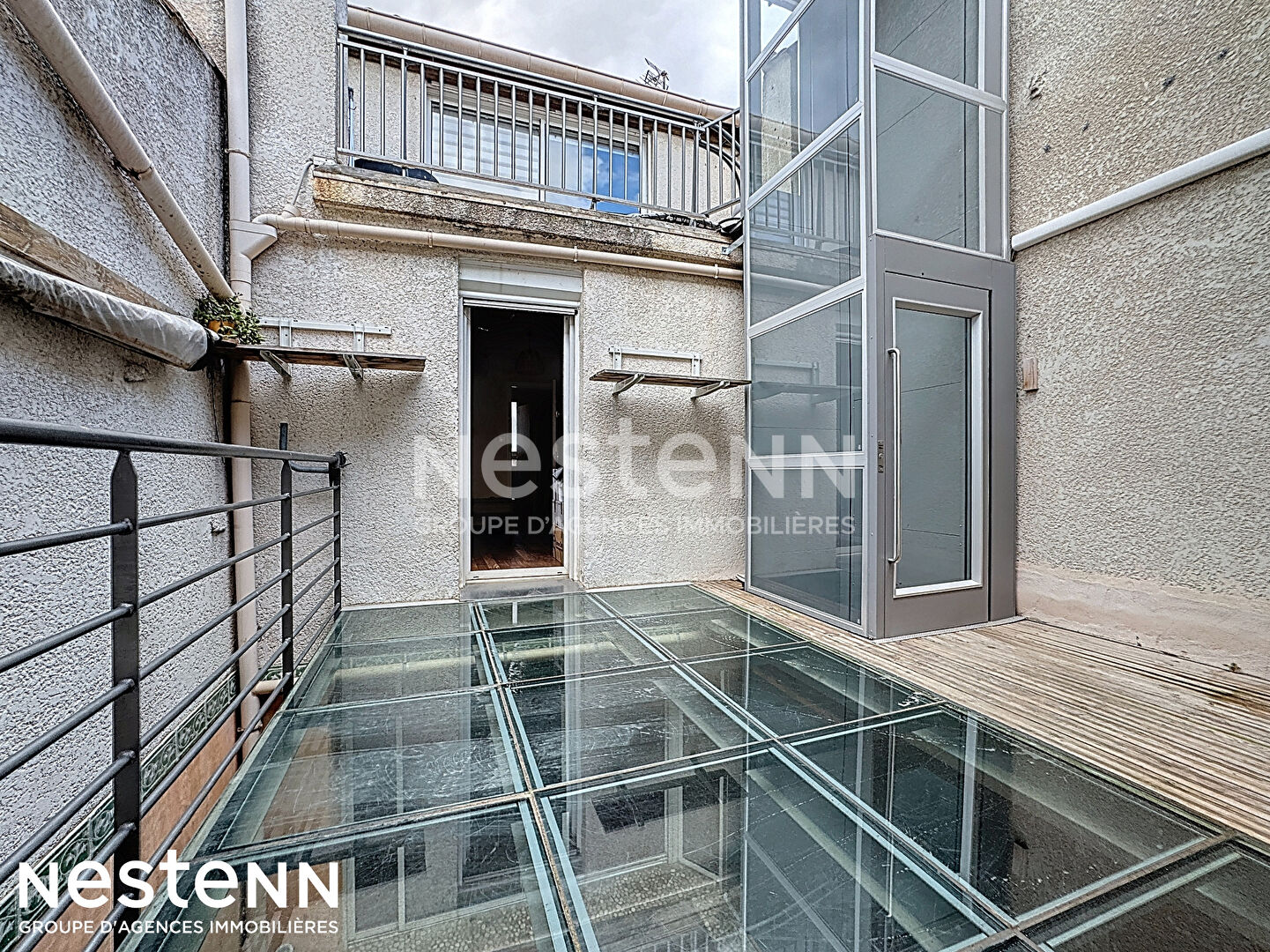 Vente local / maison de 158.23 m² avec ascenseur au coeur du village de Gruissan