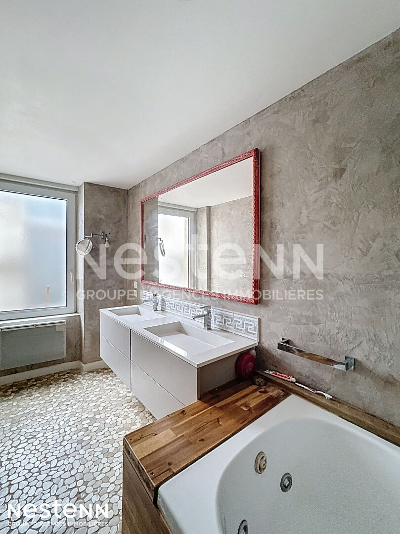 Vente local / maison de 158.23 m² avec ascenseur au coeur du village de Gruissan