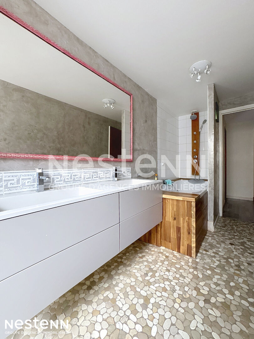 Vente local / maison de 158.23 m² avec ascenseur au coeur du village de Gruissan