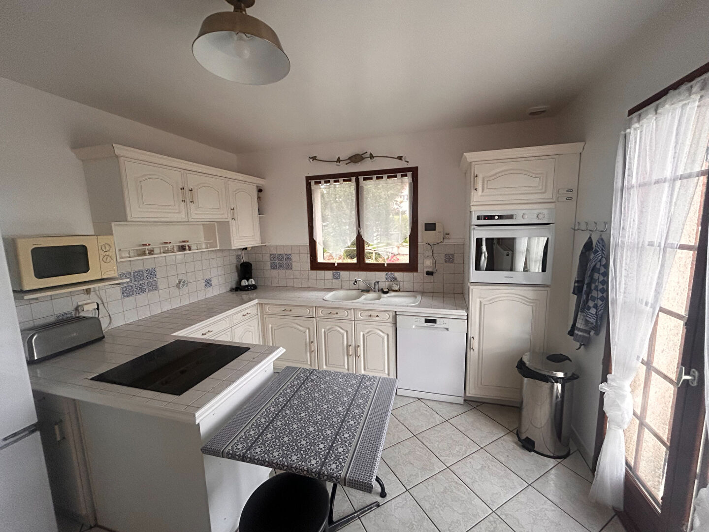Maison 130m²  3 chambres - grand sous sol- secteur calme et agréable - LE BOCASSE