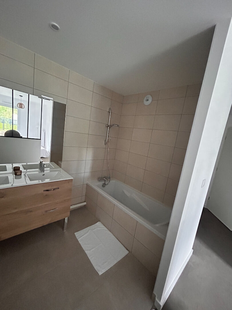 Appartement neuf de standing haut de gamme de 115m² - vue magnifique - 3 grandes chambres  suite parentale Mont saint aignan  2 places de parking fermées