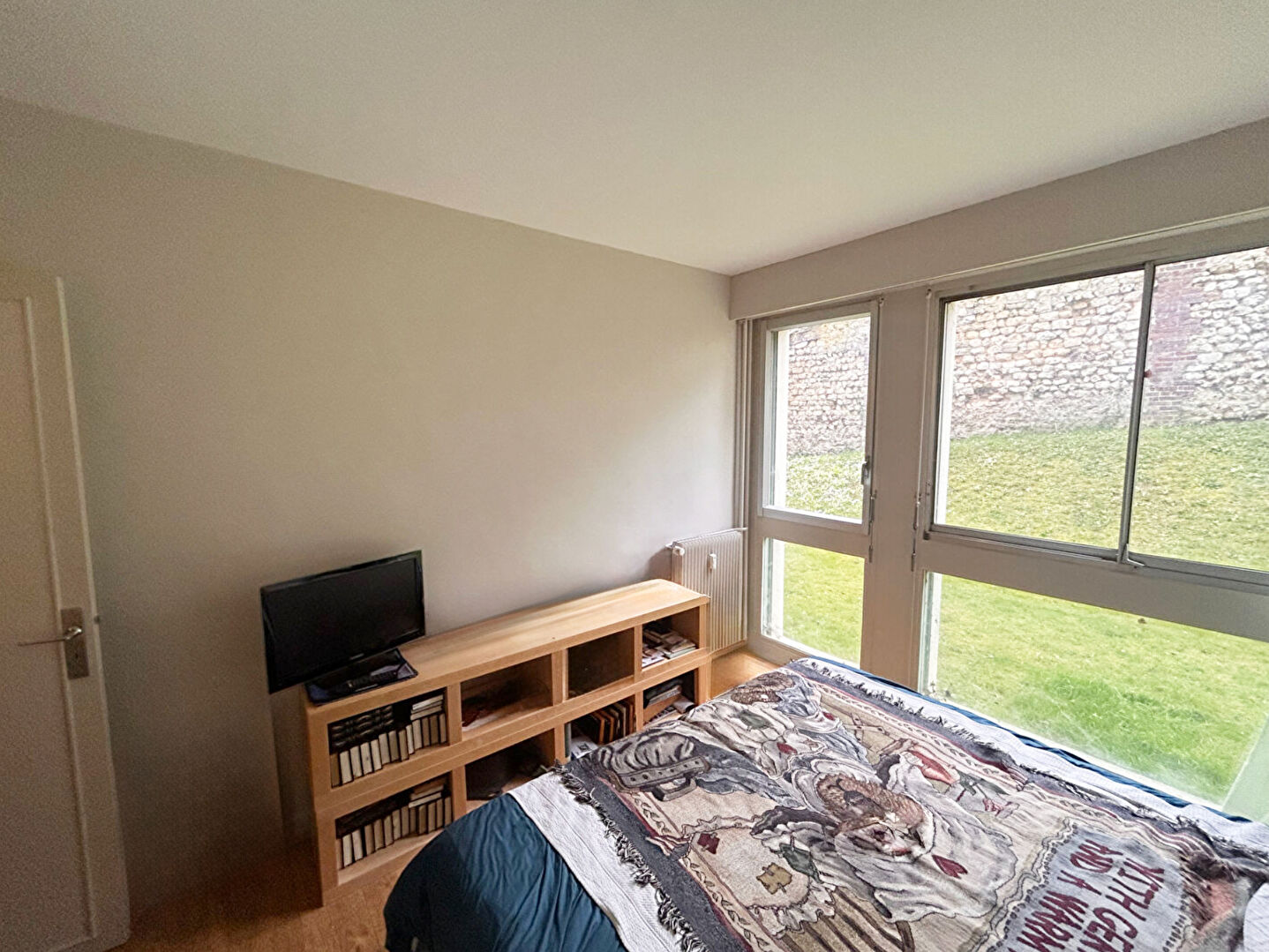 Appartement Rouen Gare rive  droite  2 chambres 90m²  Terrasse 30m²  Sud  parking sous sol  Grand séjour salon  Cuisine commerces 200m