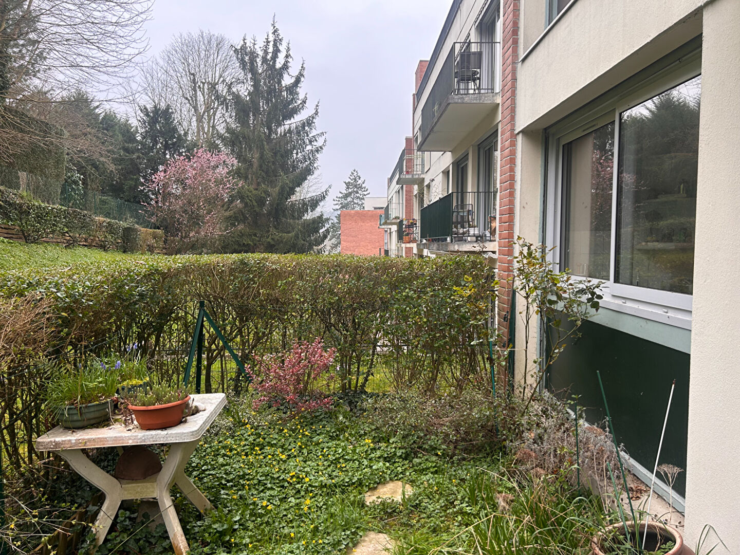 Appartement Rouen Gare rive  droite  2 chambres 90m²  Terrasse 30m²  Sud  parking sous sol  Grand séjour salon  Cuisine commerces 200m