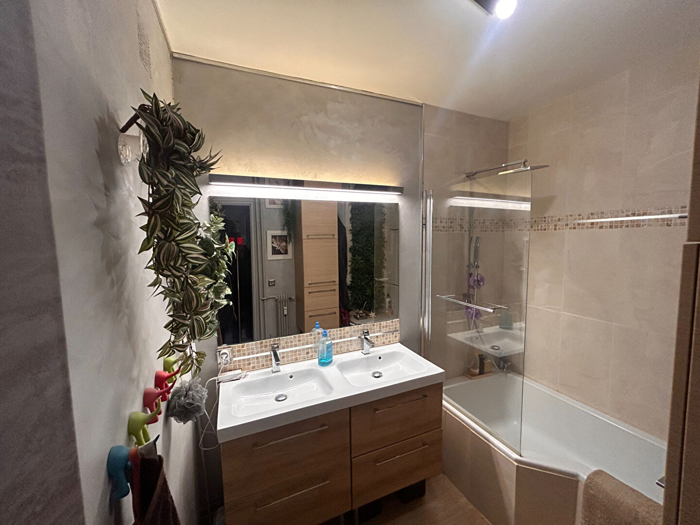 Appartement Rouen  -  gare rive droite   2 chambres 90m²   Terrasse 30m²  parking sous sol  Grand séjour salon  Cuisine commerces 200m