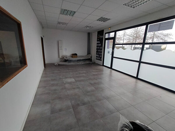 Location local-professionnel à Vannes (56000)