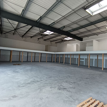 Location local-professionnel à Vannes (56000)