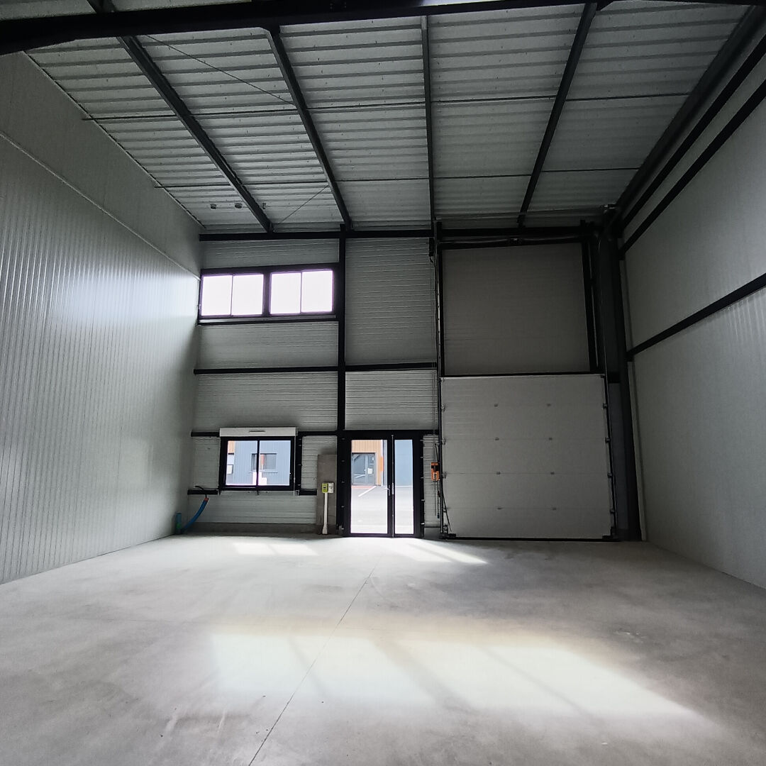 A louer, Local d'activité de 122 m2 , à Theix Noyalo