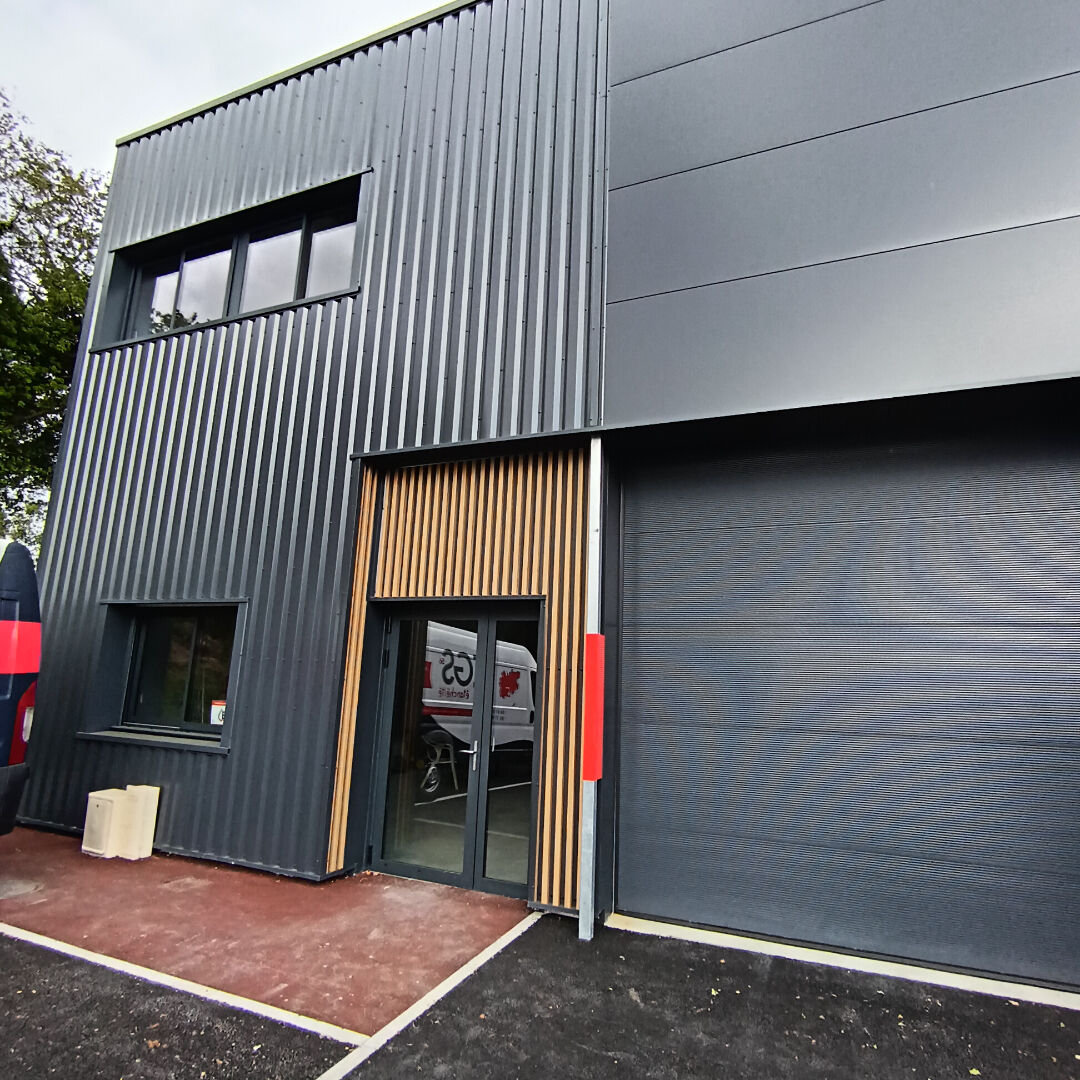 A louer, Local d'activité de 122 m2 , à Theix Noyalo