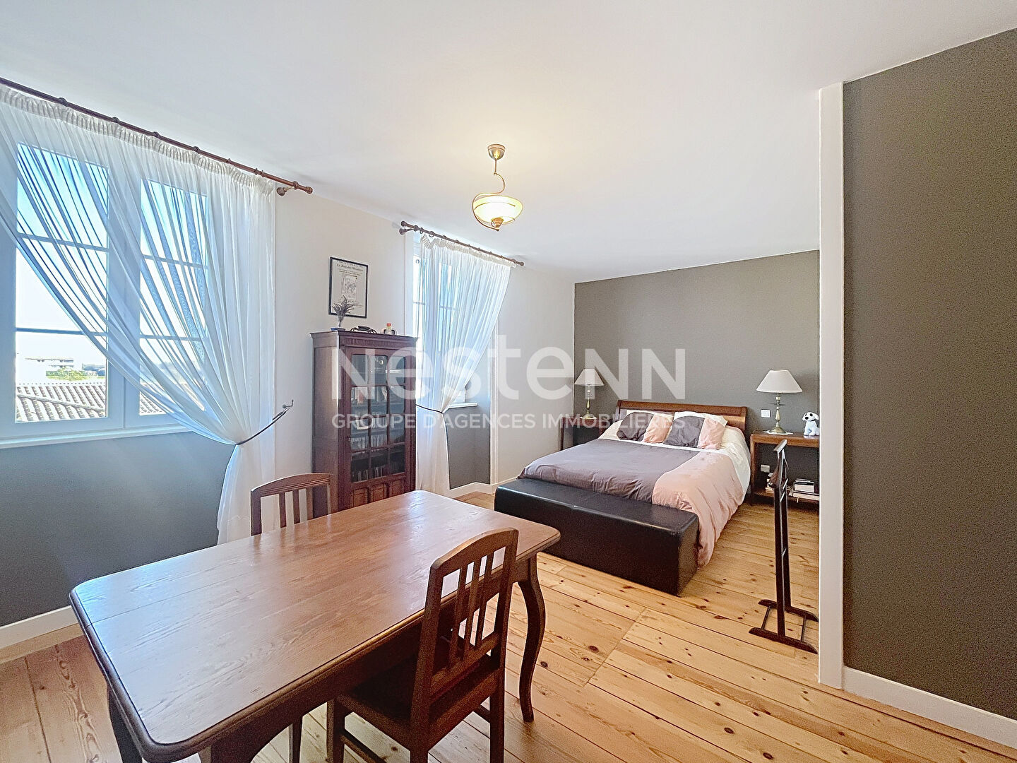 Propriété 263 m2, 6 chambres, piscine, dépendance, garage