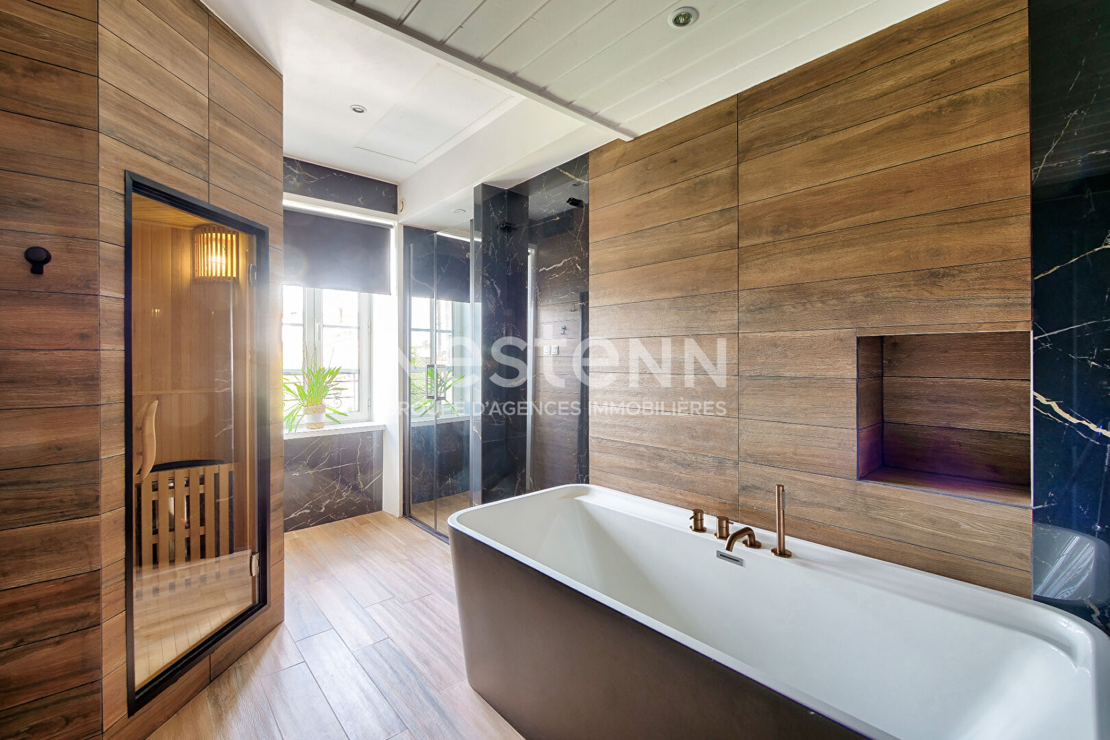 Belle Propriété à Dompierre-sur-Mer - 10 pièces, 304 m²