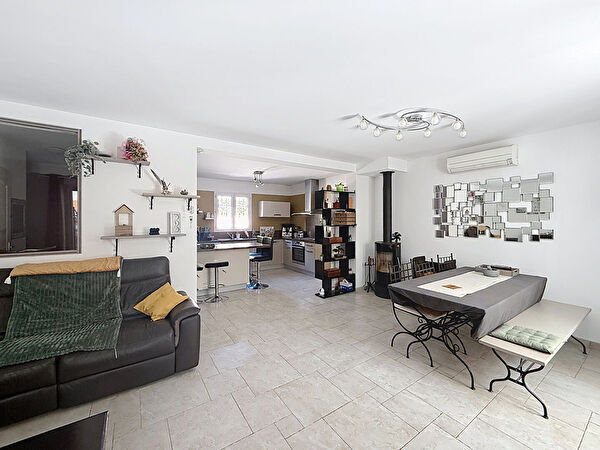 Vente par agence immobiliere à Rougiers (83170)