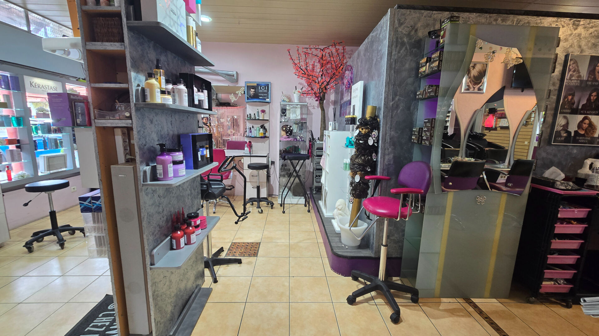 Cession de 100 % des parts sociales d'un salon de coiffure à Punaauia, Centre Tamanu.