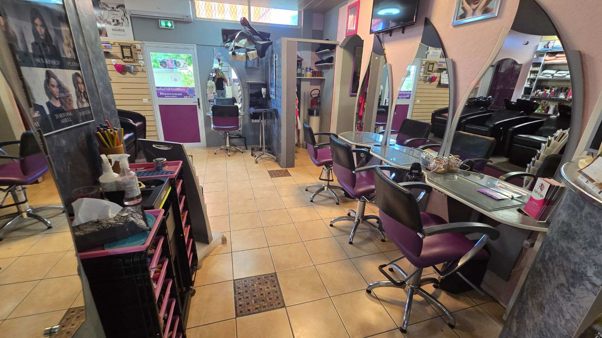Cession de 100 % des parts sociales d'un salon de coiffure à Punaauia, Centre Tamanu.