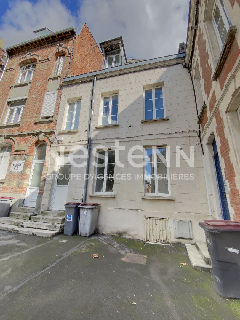 APPARTEMENT - SAINT QUENTIN (AISNE) - CENTRE VILLE - DEUX CHAMBRES  - 58.04 m2 - COUR PRIVATIVE